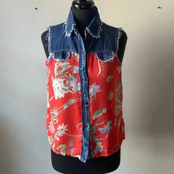 Angela Mara |  Sleeveless Blouse - Picture 1 of 8